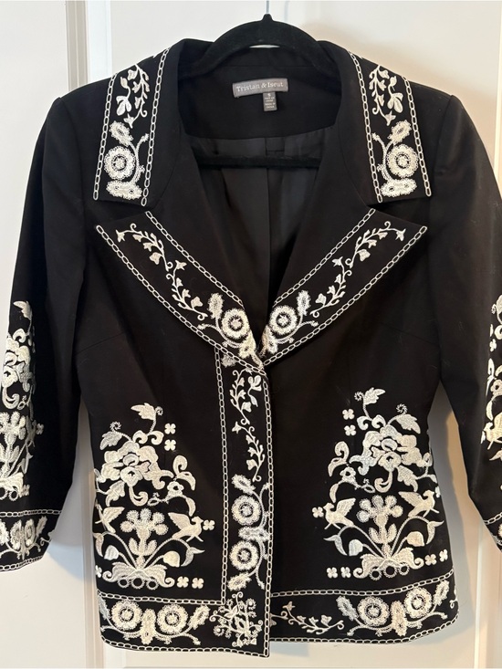 Tristan & Iseut Jackets & Blazers - Black Embroidered Floral Blazer by Tristan and Iseut